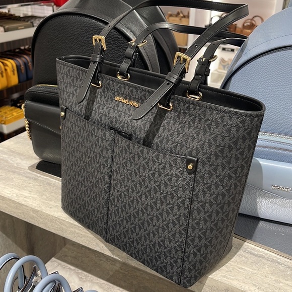 MICHAEL KORS JET SET TRAVEL MEDIUM DOUBLE POCKET TOTE
BLACK SIGNATURE
NWT - Picture 2 of 16